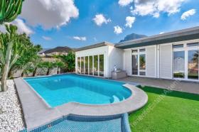 Villa for sale in El Madroñal, Spain