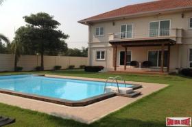 Villa in vendita a Bangkok-Distretto di Khlong Toei, Tailandia