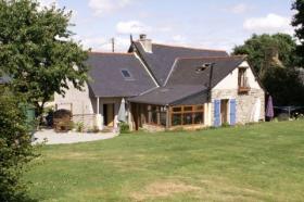 Hus til salgs i Forges-de-Lanouée, France