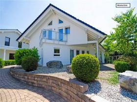 individuelles_Einfamilienhaus_1_Musterfoto - Haus Zwangsversteigerungen in Grevenbroich-Frimmersdorf, Deutschland
