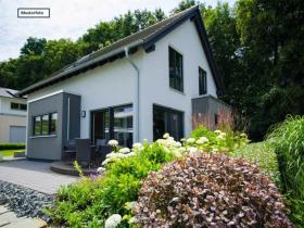 Einfamilienhaus_Rückansicht_Musterfoto - Casa Foreclosures em Heilbronn, Alemanha