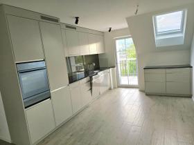 Apartamento duplex para alugar em Dänikon, Suíça
