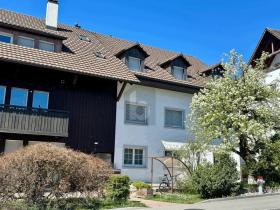 Maisonettewohnung zu vermieten in Weiningen ZH, Schweiz