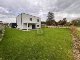 Vrijstaand huis te koop in Vendlincourt, Zwitserland