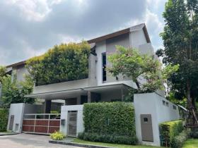 Villa in vendita a Bangkok-Distretto di Khlong Toei, Tailandia