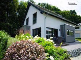 schönes_Einfamilienhaus_2_Musterfoto - Haus Zwangsversteigerungen in Köln-Brück, Deutschland