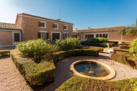 Vila à venda em Búger, Espanha