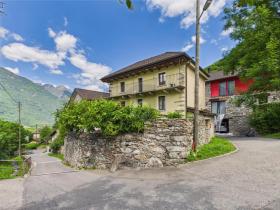 Detached house for sale in Claro, Switzerland