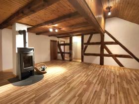 Dachgeschosswohnung zu vermieten in Beggingen, Schweiz