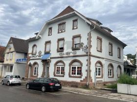 Lakó-és kereskedelmi épület eladó a  oldalon. Lahr, Németország