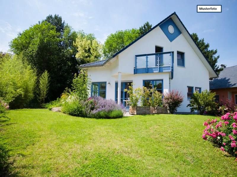 Einfamilienhaus_Rückansicht_1_Musterfoto - House Foreclosures in Sarlhusen, Germany