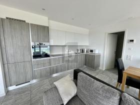 apartamento andar à venda em Gordola, Suíça
