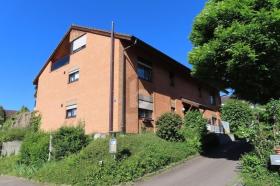 Apartamento duplex para alugar em Oberwil, Suíça