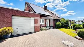 Semi-detached house for sale in Gütersloh-Isselhorst, Germany