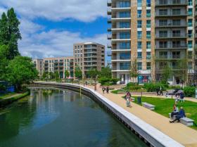 Apartamento à venda em London-Tolworth, Reino Unido