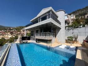 Huis te koop in Adalia-Üçgen Mahallesi, Turkije