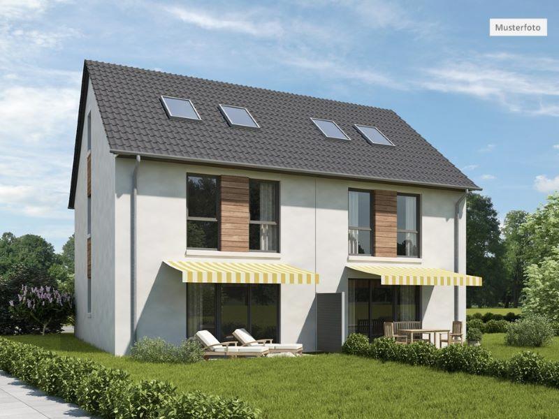 Einfamilienhaus_Rückansicht_2_Musterfoto - Casa Pignoramenti a Düsseldorf-Lierenfeld, Germania