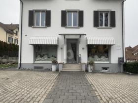 Shop kiadó a  oldalon. Schaffhausen-Breite, Svájc