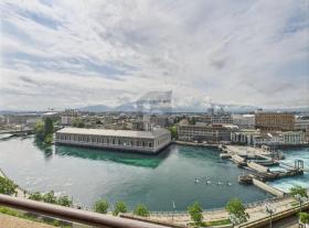 Floor Apartment for rent in Canton de Geneve-Grottes et Saint-Gervais, Switzerland