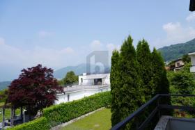 Villa eladó a  oldalon. Lugano, Svájc