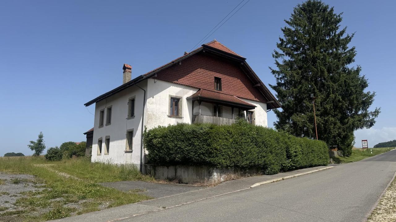 Country house for sale in Chavannes-le-Chêne, Switzerland