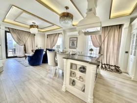 Apartment for sale in Adalia-Üçgen Mahallesi, Turkey