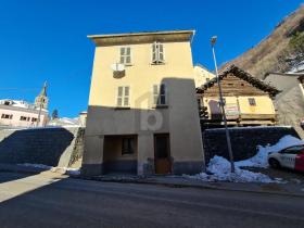 Detached house for sale in Aquila, Switzerland