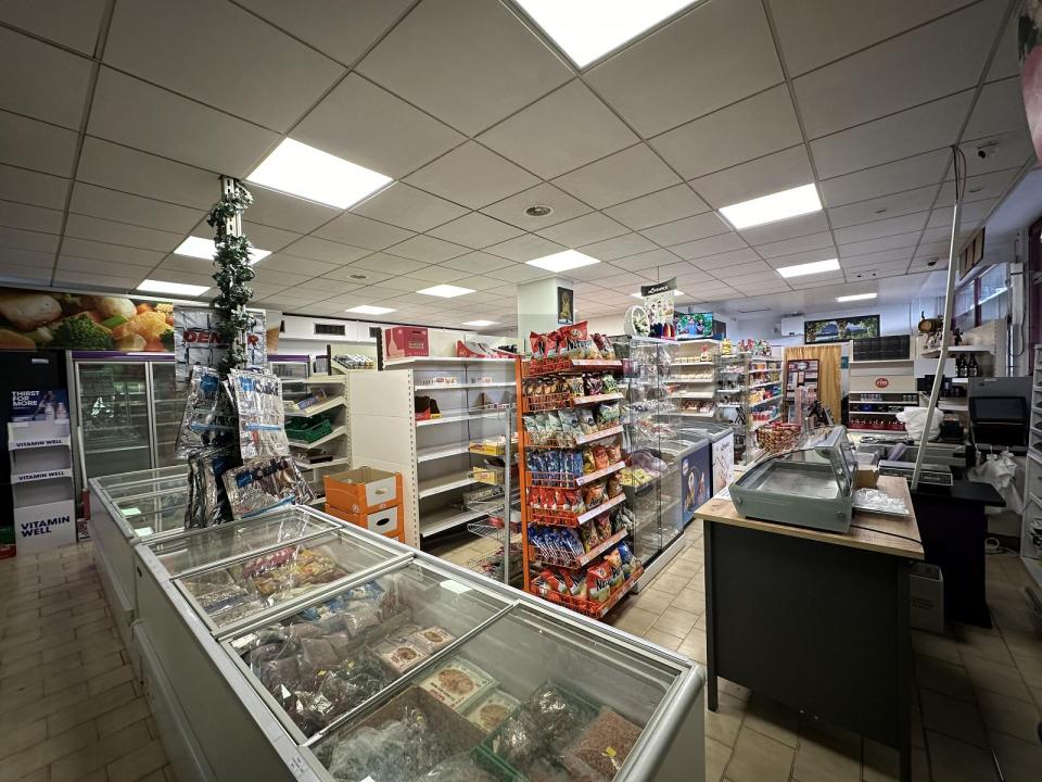 Tienda en alquiler en Thônex, Suiza