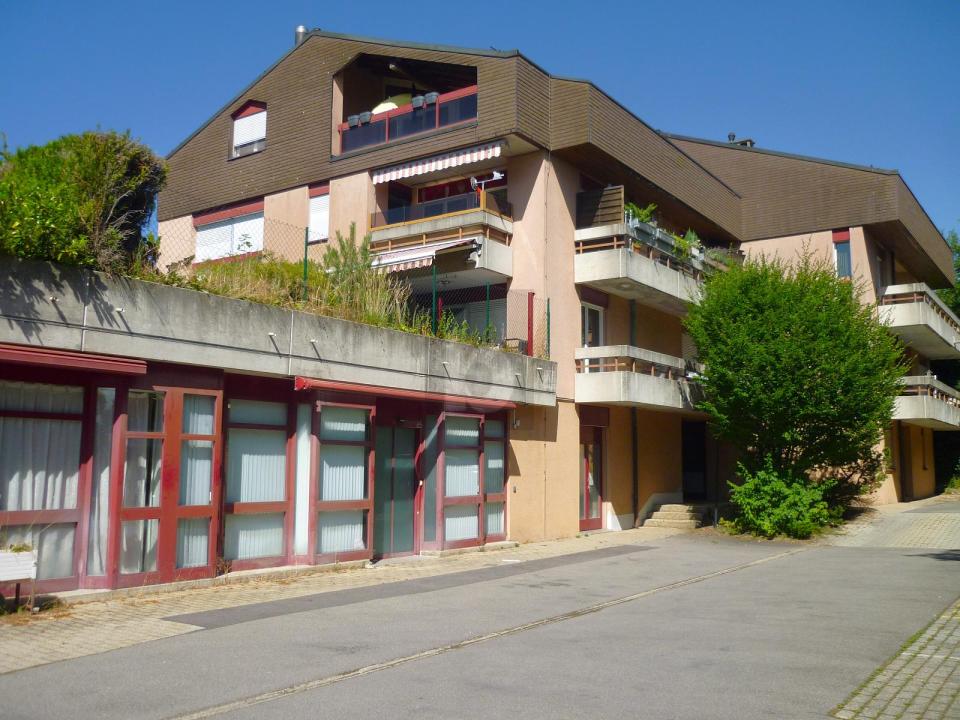 Irodaház kiadó a oldalon. Savigny, Svájc Irodaház kiadó a oldalon. Savigny, Svájc