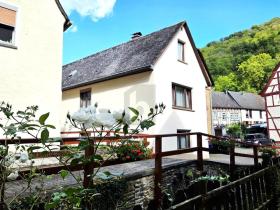 Enebolig til salgs i Oberdiebach, Tyskland