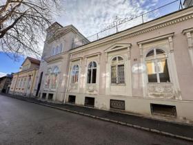 Casa multifamiliar Foreclosures em Gemeinde Bad Vöslau-Katastralgemeinde Gainfarn, Áustria