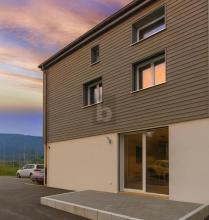 Maisonette lakás kiadó a oldalon. Preles, Svájc Maisonette lakás kiadó a oldalon. Preles, Svájc