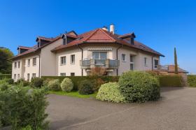 Penthouse kiadó a  oldalon. Bursinel, Svájc