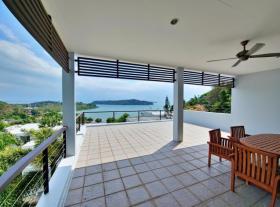 Villa eladó a  oldalon. Phuket, Thaiföld Villa eladó a  oldalon. Phuket, Thaiföld