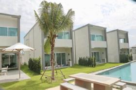 Villa eladó a  oldalon. Chon Buri, Thaiföld Villa eladó a  oldalon. Chon Buri, Thaiföld