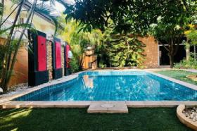 Villa eladó a  oldalon. Chon Buri, Thaiföld Villa eladó a  oldalon. Chon Buri, Thaiföld