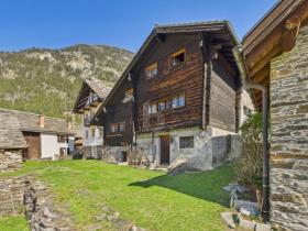 Casa de férias à venda em Osco, Suíça Casa de férias à venda em Osco, Suíça