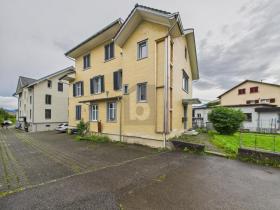 Flerfamiliehus til salgs i Rebstein, Sveits Flerfamiliehus til salgs i Rebstein, Sveits