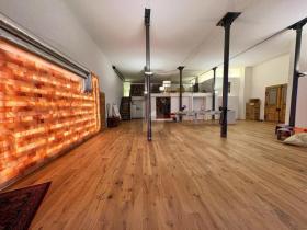 Halle zu vermieten in Rüti, Schweiz