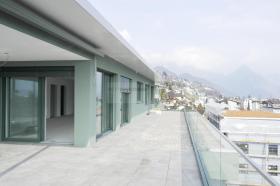 Penthouse kiadó a oldalon. Ennetbürgen, Svájc Penthouse kiadó a oldalon. Ennetbürgen, Svájc