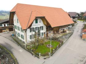 Bauernhaus zu verkaufen in Merzligen, Schweiz
