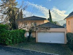 Önálló ház Eladó a  oldalon. Reinach, Svájc