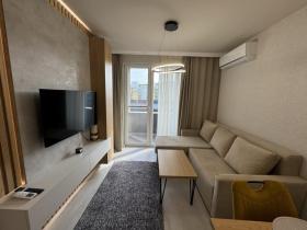 Lapos Eladó a oldalon. Слънчев бряг, Bulgária Lapos Eladó a oldalon. Слънчев бряг, Bulgária