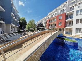 フラット 販売中 で 晴れた海辺-Burgas, ブルガリア