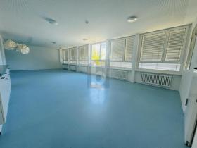 spazio ufficio In affitto a Birsfelden, Svizzera