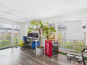 Przestrzeń biurowa Do wynajęcia w Nänikon, Szwajcaria