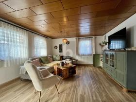 Casa bifamiliare In vendita a Höchberg, Germania Casa bifamiliare In vendita a Höchberg, Germania