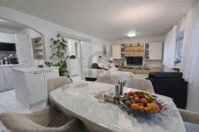 Gulv Leilighet  Til salgs i Stuttgart-Zuffenhausen-Hohenstein, Tyskland