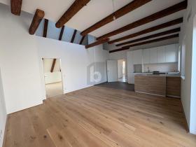 Квартира на верхнем этаже В аренду в Нойцюг, Австрия Квартира на верхнем этаже В аренду в Нойцюг, Австрия