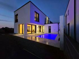 فيلا للإيجار في Poing, ألمانيا فيلا للإيجار في Poing, ألمانيا